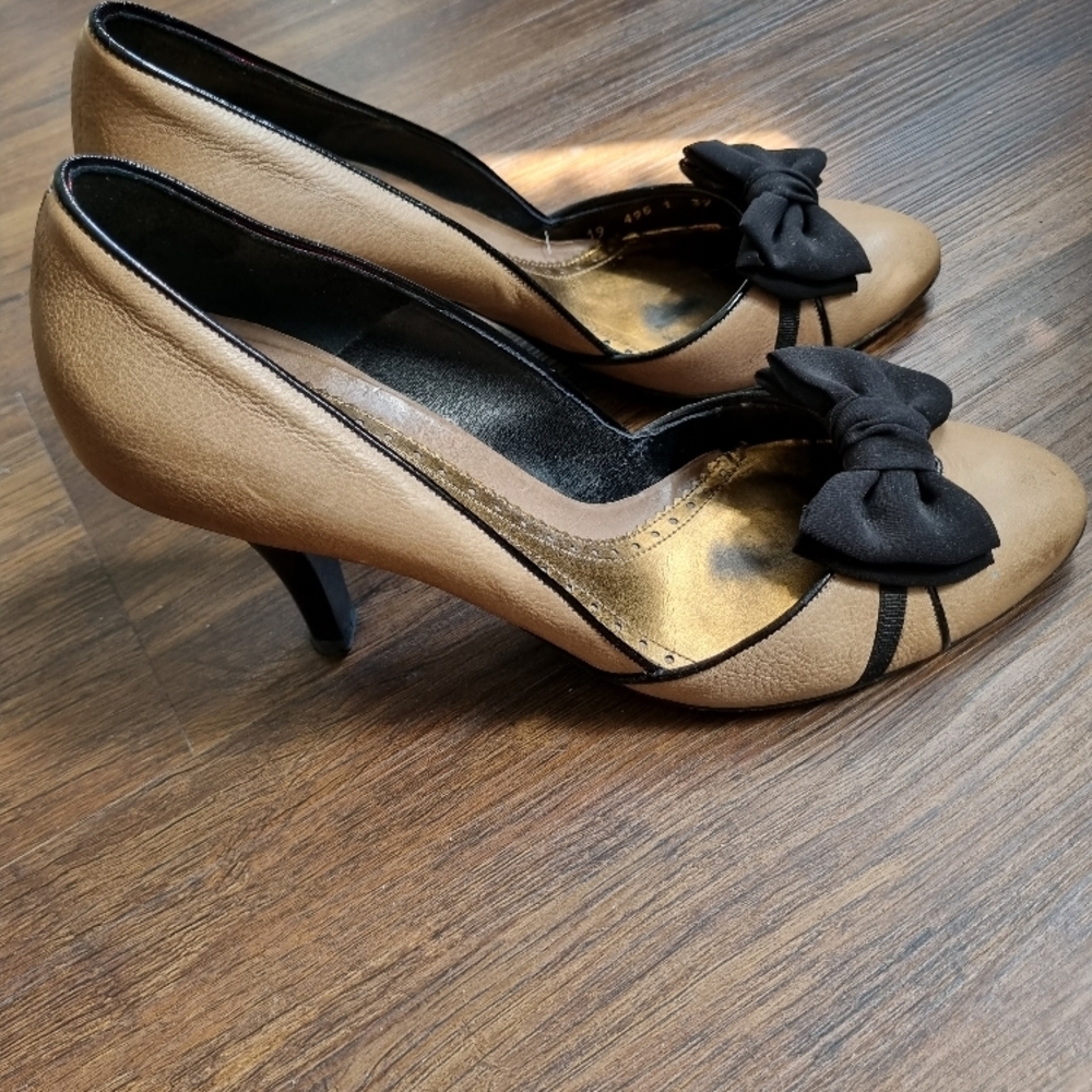 Elegant Black and Grey Women's Heels